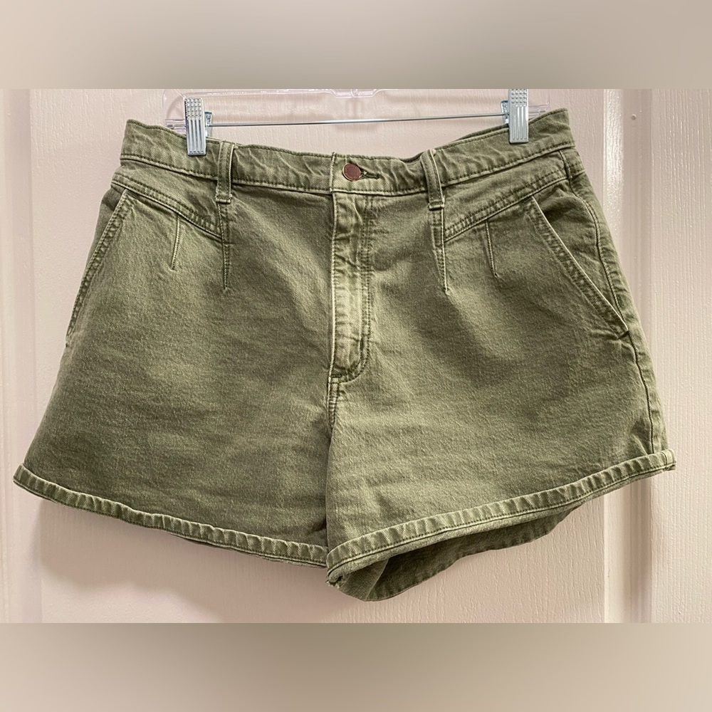 Universal Thread Shorts